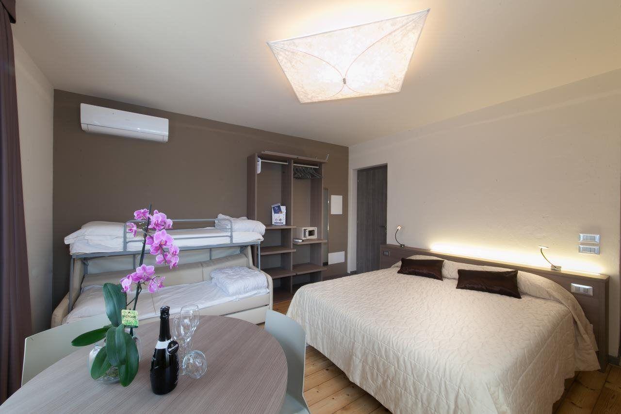 Hotel International Сірміоне Номер фото