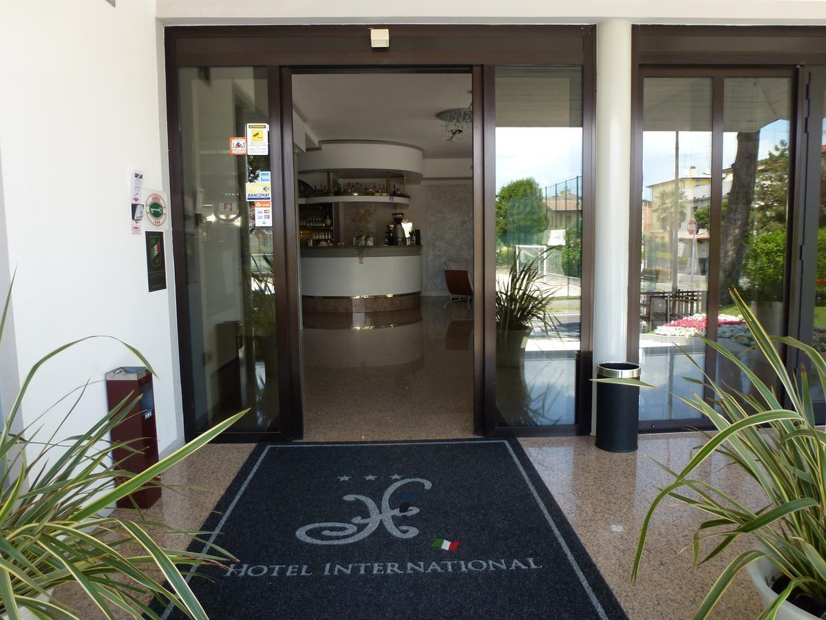 Hotel International Сірміоне Екстер'єр фото