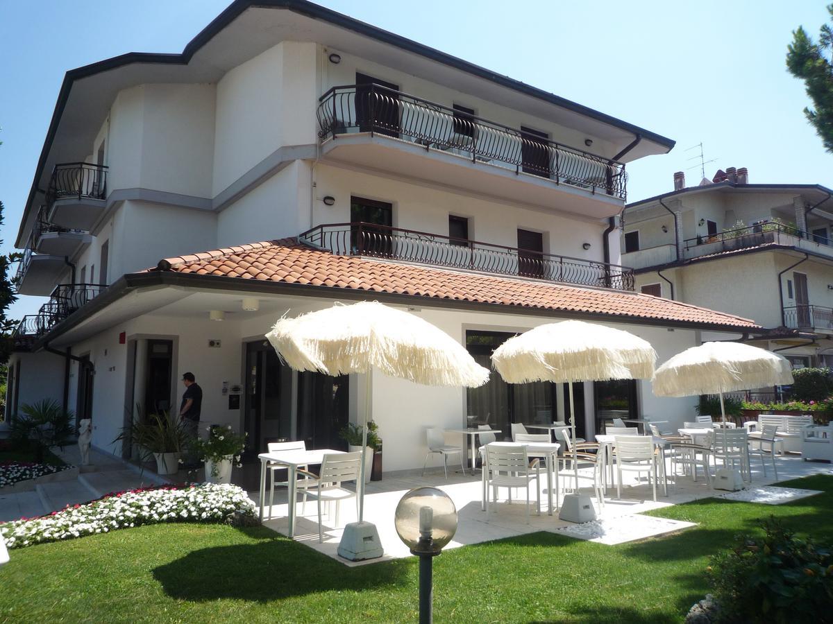 Hotel International Сірміоне Екстер'єр фото