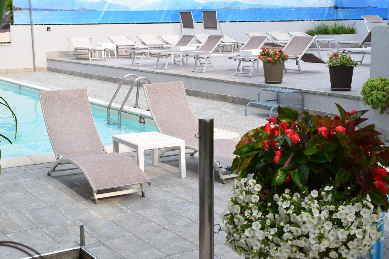 Hotel International Сірміоне Екстер'єр фото