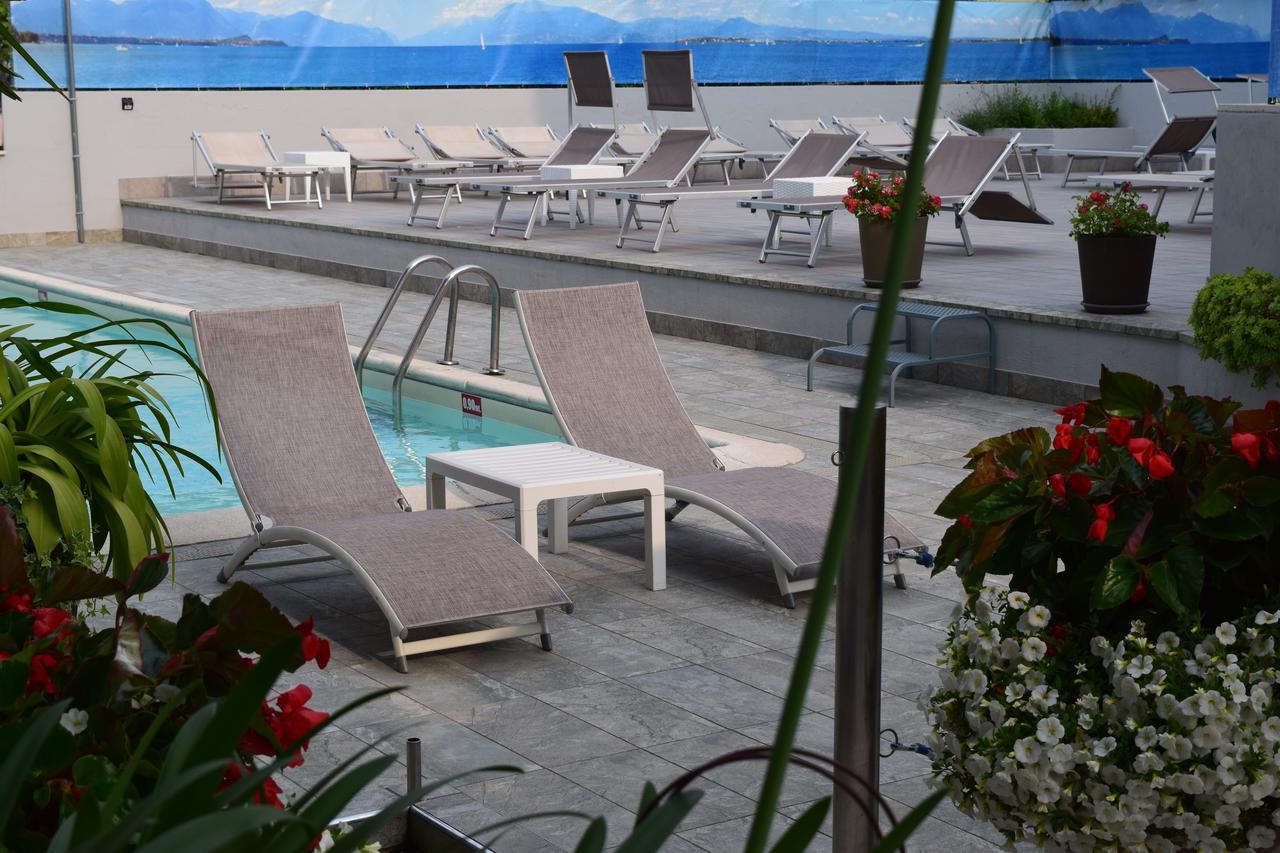 Hotel International Сірміоне Екстер'єр фото